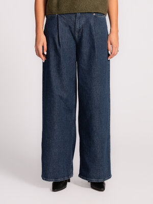 Jeans Selma Noa. The wide-leg essential. Deze extra wijde denim biedt draagcomfort en een flatterend silhouet. Hoog in de...