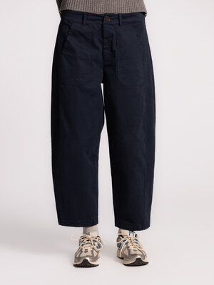 Pantalon coupe ballon Renee. Cool & cropped. Ce pantalon balloon-fit et court apporte une touche décontractée et stylée à...