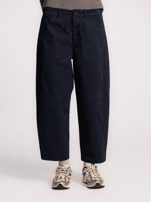 Le Marais Ballonfit pantalon Renee 1. Cool & cropped. Deze ballonfit pantalon met cropped lengte geeft elke look een nonc...