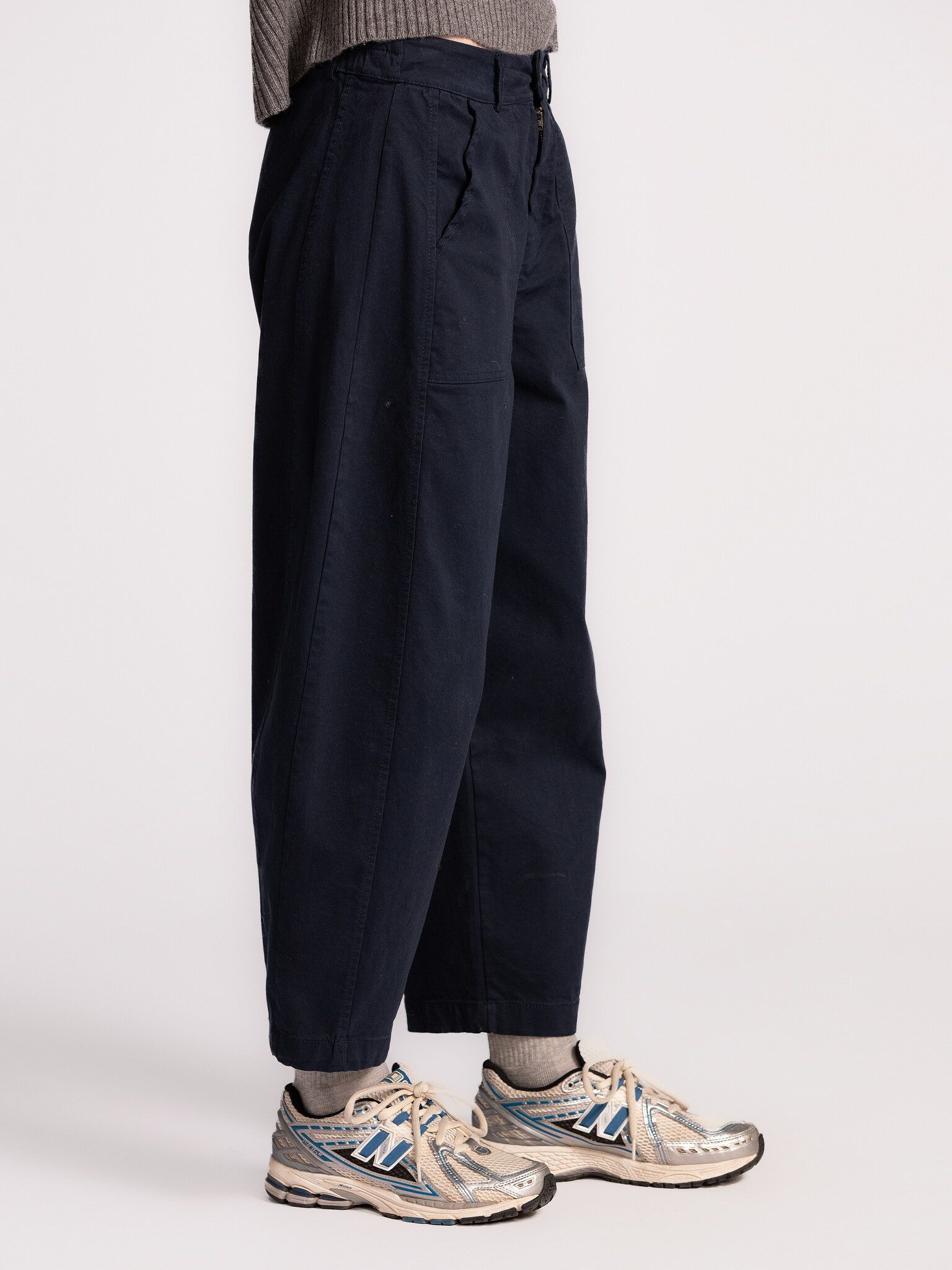 Le Marais Balloon fit trousers Renee 4. Cool & cropped. This balloon-fit cropped pant adds a relaxed, cool touch to any o...