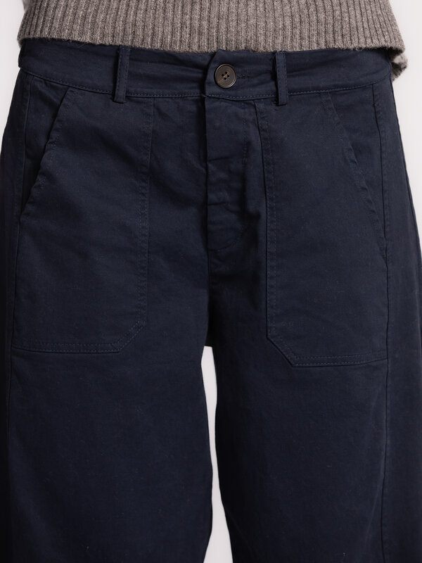 Le Marais Ballonfit pantalon Renee 5. Cool & cropped. Deze ballonfit pantalon met cropped lengte geeft elke look een nonc...