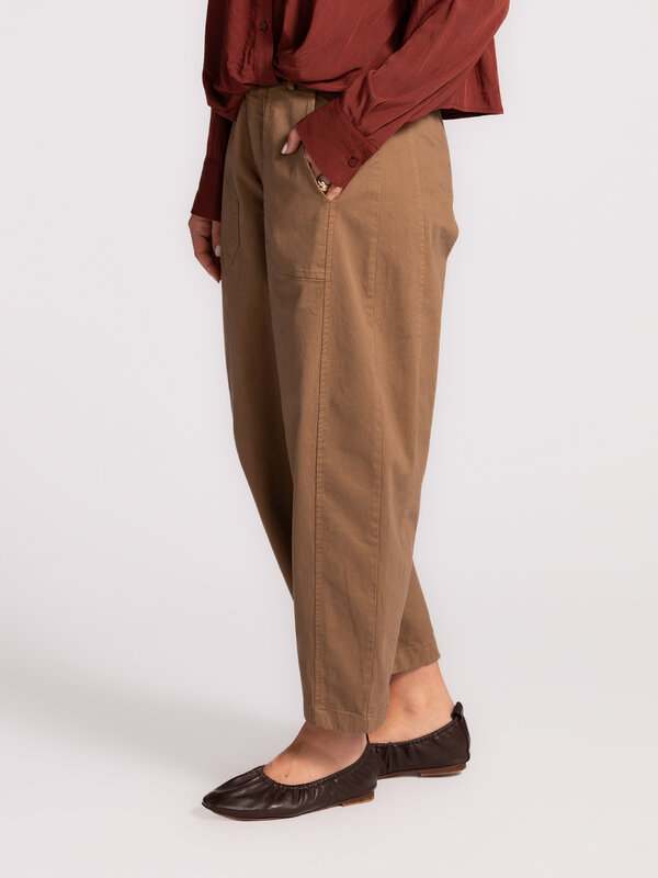 Le Marais Balloon fit trousers Renee 4. Casual & cropped. This balloon-fit cropped pant adds a relaxed, stylish flair to ...