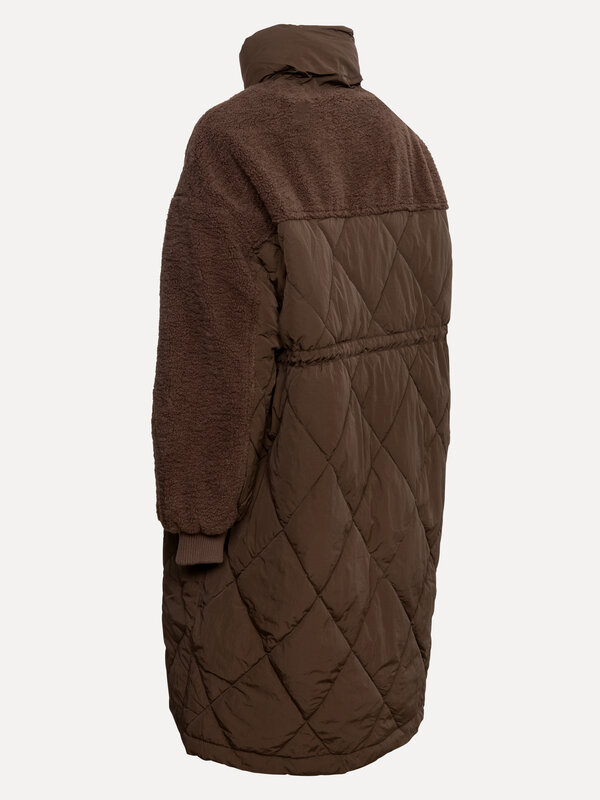 Le Marais Teddy jas Tuur 4. Soft and cozy. Deze lange jas met teddy voering combineert warmte met een comfortabele, elega...
