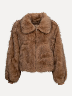 Manteau Dani. Faux fur favorite. Sublimez votre look avec cette veste fausse fourrure camel. La texture douce et luxueuse...
