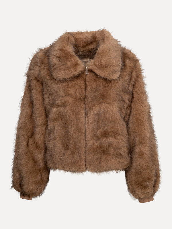 Le Marais Jas van imitatiebont Dani 2. Faux fur favorite. Upgrade je look met deze camelkleurige faux fur jas. De zachte,...