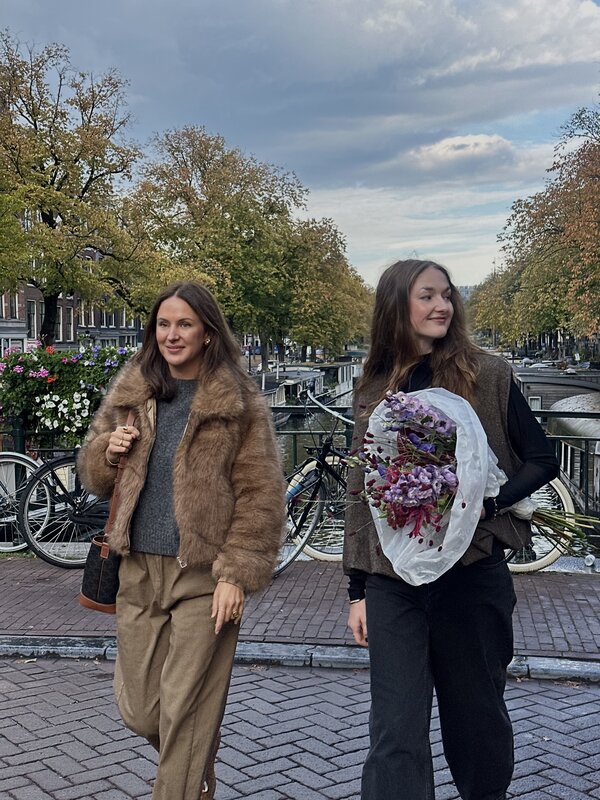 Le Marais Jas van imitatiebont Dani 4. Faux fur favorite. Upgrade je look met deze camelkleurige faux fur jas. De zachte,...