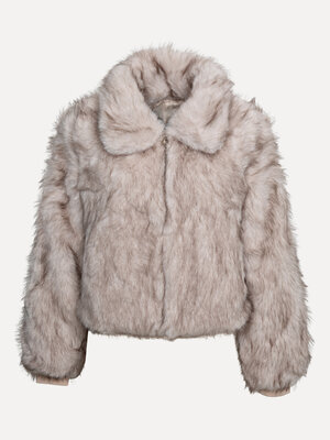 Jas Dani. Toe aan wat luxe? Deze beige jas in faux fur is het antwoord. De neutrale tint maakt van styling een feestje, t...