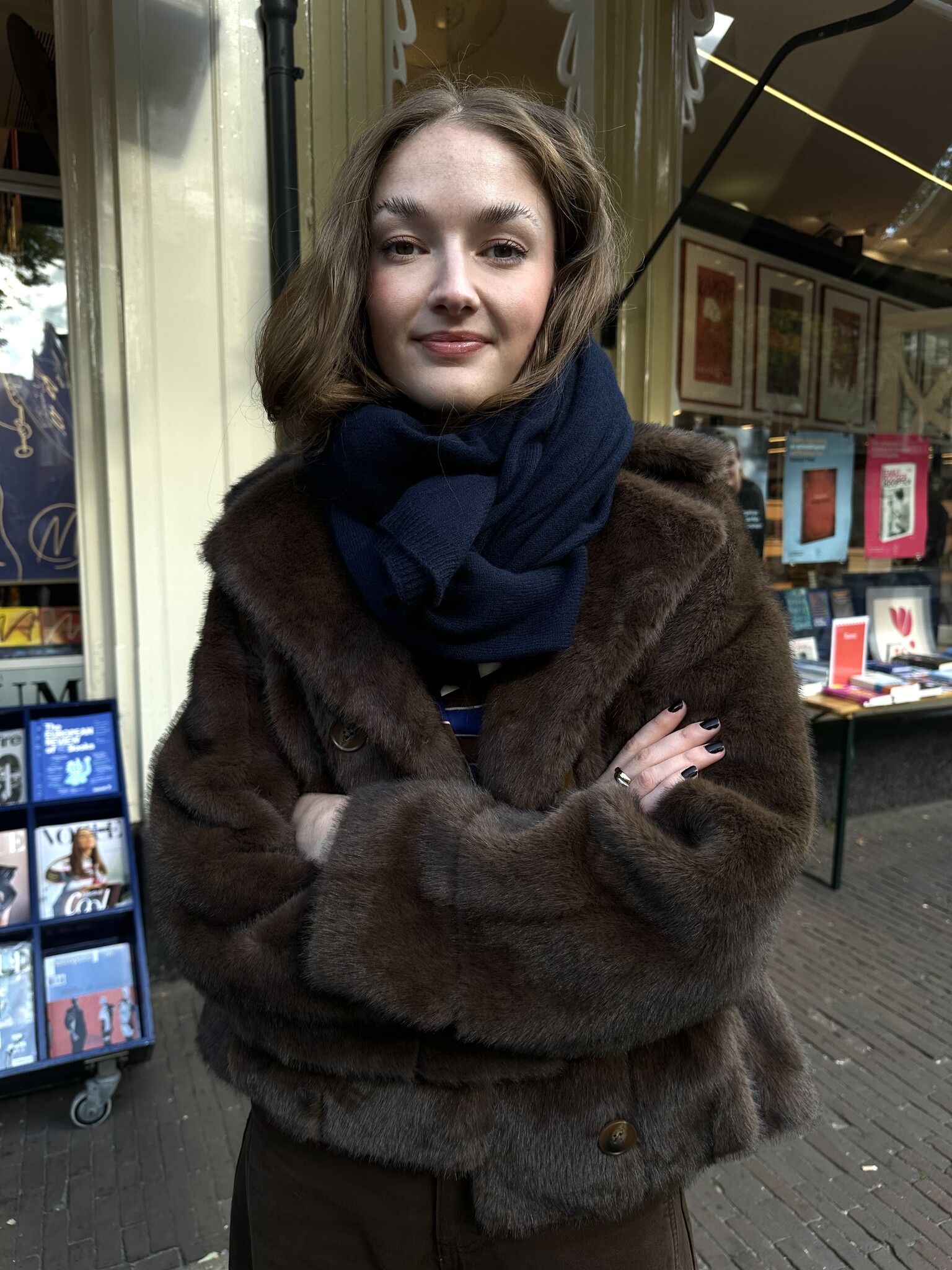 Le Marais Manteau en fausse fourrure Vico 7. Wrapped in luxury. Ce manteau en fausse fourrure brune sublime chaque look. ...