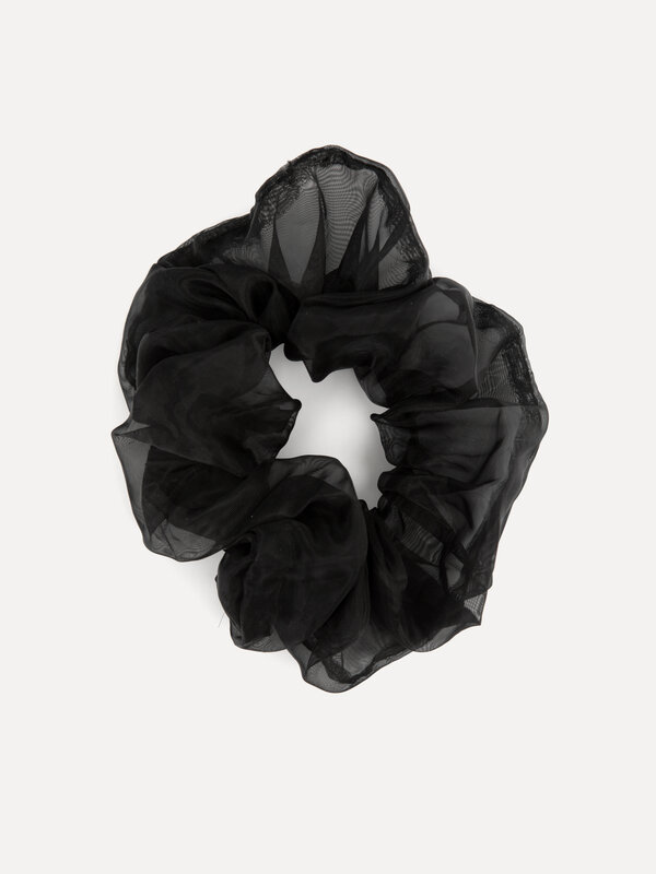 Les Soeurs Chouchou en organza 1. Pure luxe. Ce chouchou en organza noir convient à tous les types de cheveux et occasion...