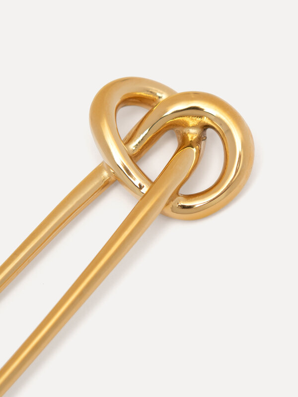 Les Soeurs Hair pin gold 2. A twist of gold. This gold hair pin is a stylish jewel for your hair. Elegant, timeless, and ...