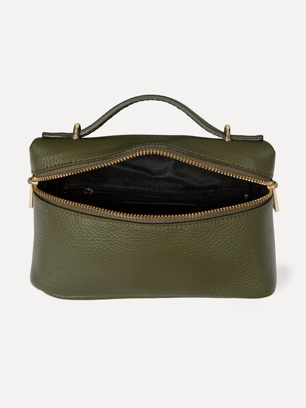 Le Marais Sac bandoulière Issy 2. Compact mais chic. Ce mini sac bandoulière offre juste assez de place pour vos essentie...