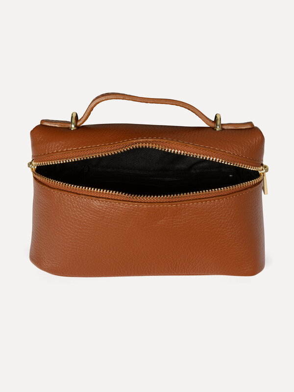 Le Marais Sac bandoulière Issy 2. Compact mais chic. Ce mini sac bandoulière offre juste assez de place pour vos essentie...