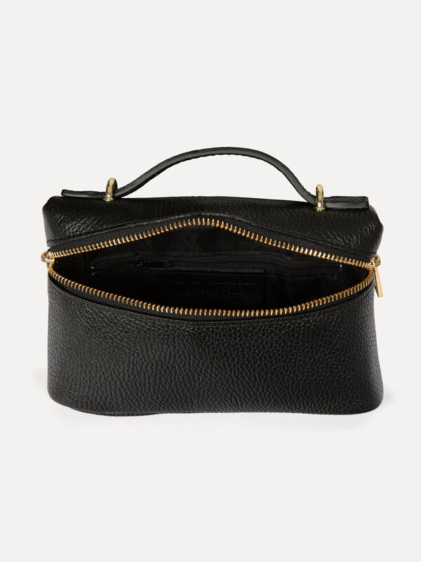Le Marais Sac bandoulière Issy 4. Compact mais chic. Ce mini sac bandoulière offre juste assez de place pour vos essentie...