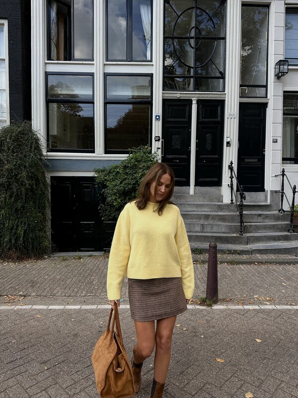 Le Marais Sac à main en daim Henri 1. Le suède camel donne à ce sac une allure chaude et luxueuse, parfaite du bureau au ...