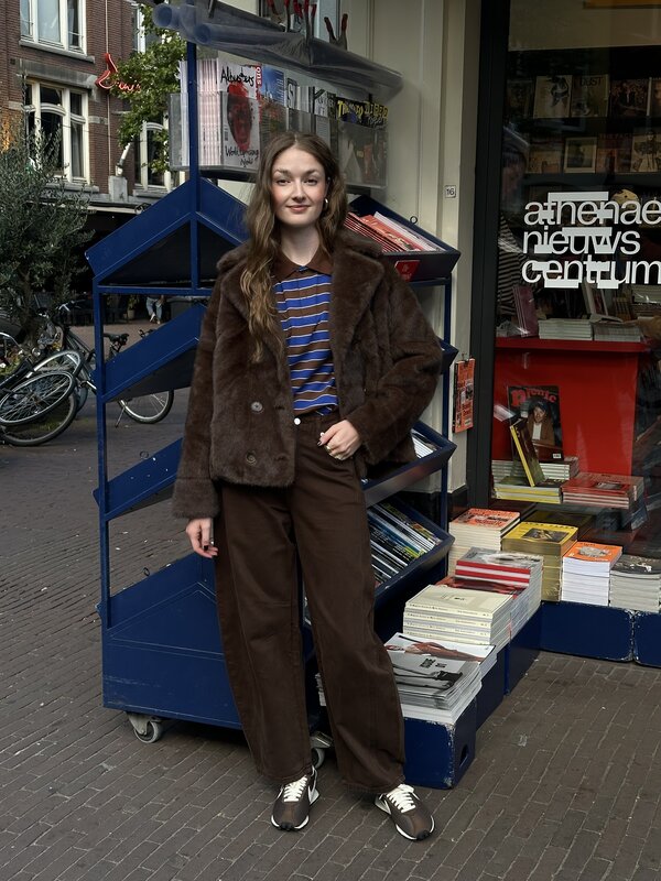 Le Marais Balloon jeans Yael 3. Comfort meets fashion. These brown balloon-fit jeans combine style and ease. The relaxed ...
