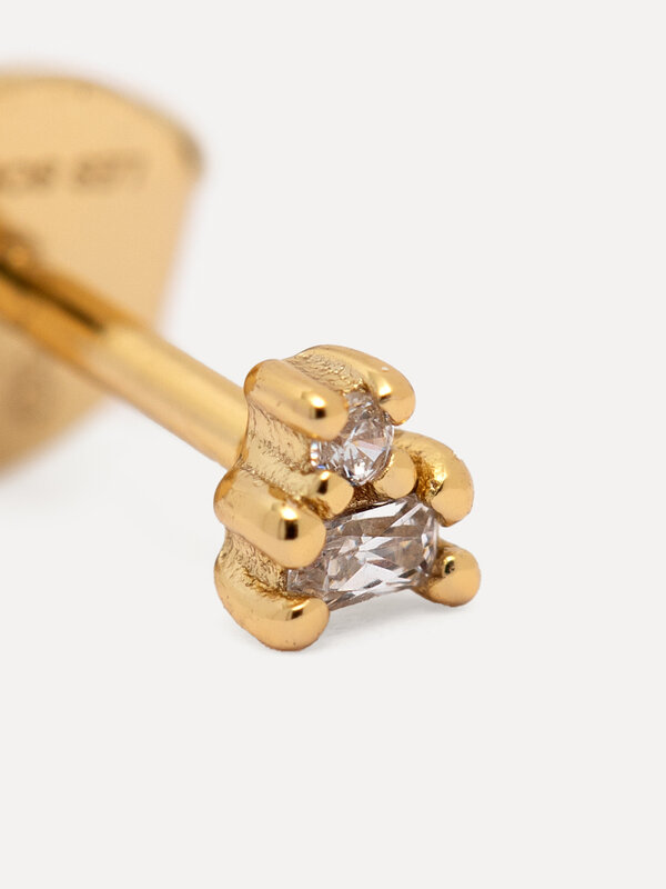 Les Soeurs Earring Jolie Duo Square Strass 2. Upgrade your eargame with this subtle gold stud. The small earring with two...