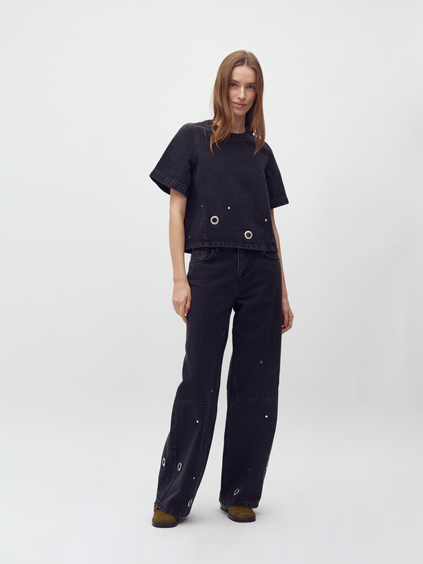 MBYM Jean à coupe ample Luxia 3. Accroche-regard avec œillets ! Ce denim foncé se fait remarquer. Les jambes larges ornée...