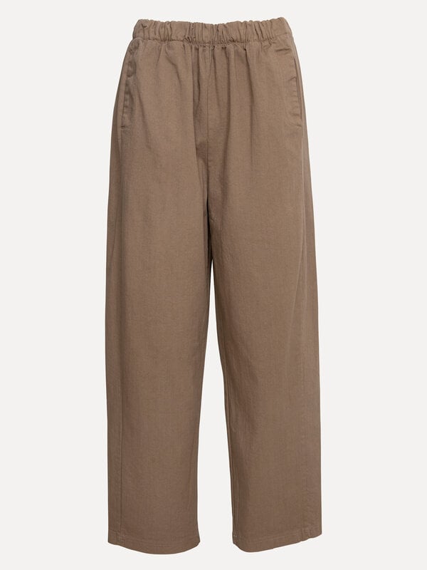 Le Marais Pantalon Claire 7. Le confort avant tout avec ce pantalon ample. Le coton doux et la coupe décontractée offrent...