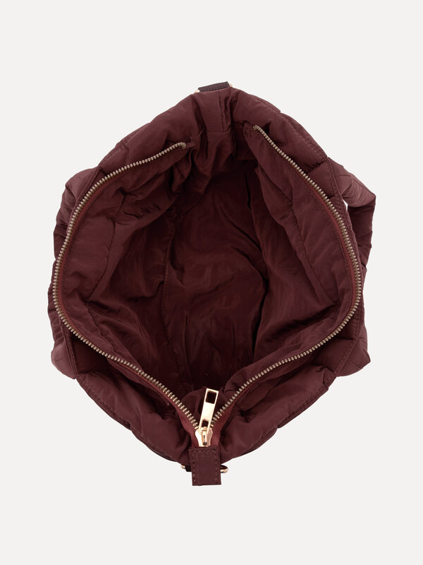 Les Soeurs Sac à main matelassé Bobbie 5. Confort léger, style sans effort. Ce sac à main matelassé est doux, léger et ét...
