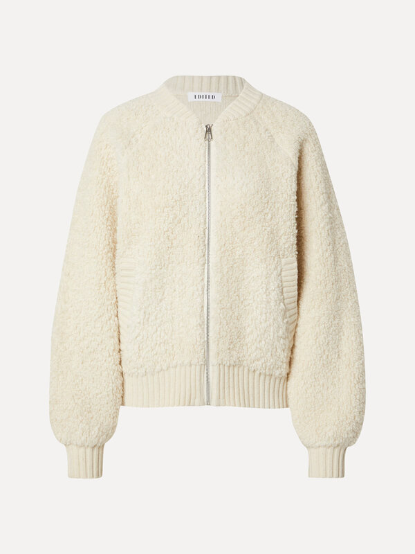 Edited Cardigan met rits Sindy 1. It's so fluffy! Deze zachte cardigan combineert comfort en stijl perfect. De teddy-stof...