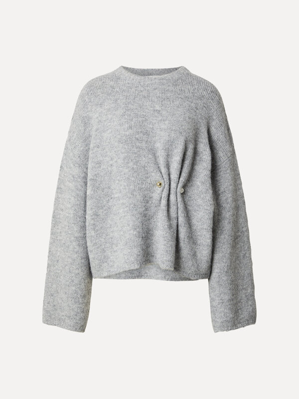 Edited Knitted sweater Noorie 1. Knit with a twist. This grey knit sweater stands out with its gold and silver front twis...