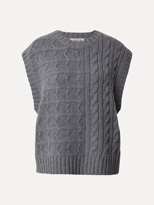 Vest Hadley. This sleeveless cable vest stands out with its classic grey front and surprising brown back, a playful detai...