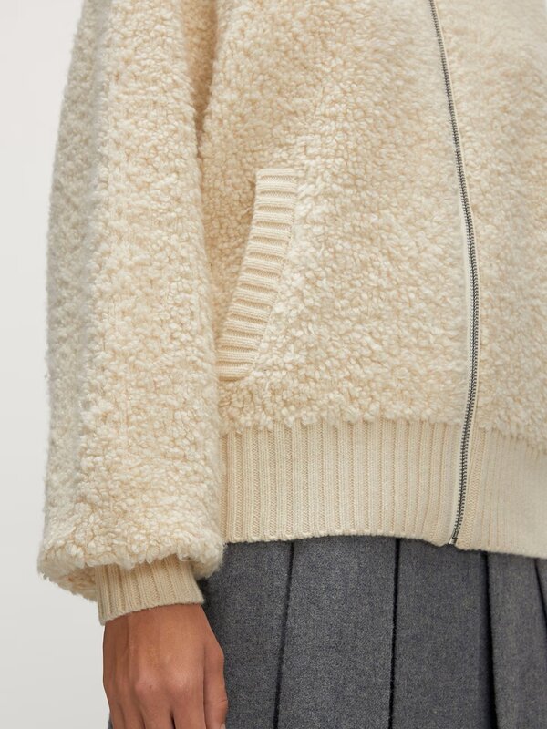 Edited Zipper cardigan Sindy 6. It's so fluffy! This soft cardigan perfectly combines comfort and style. The teddy fabric...