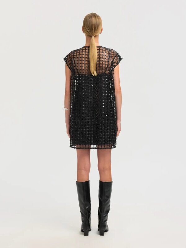 Selected Pailletten jurk Laren 5. Met deze little black dress ben je helemaal party proof. Het korte, losvallende model c...