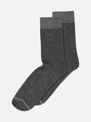 Chaussettes Erina. Chaussettes en laine mérinos douce avec large bord-côte scintillant et subtil détail pailleté aux orte...