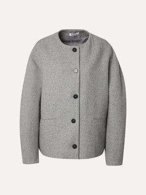 Veste Aino. Cette veste en laine grise à col baseball allie minimalisme et sophistication. Sa coupe légèrement doublée et...