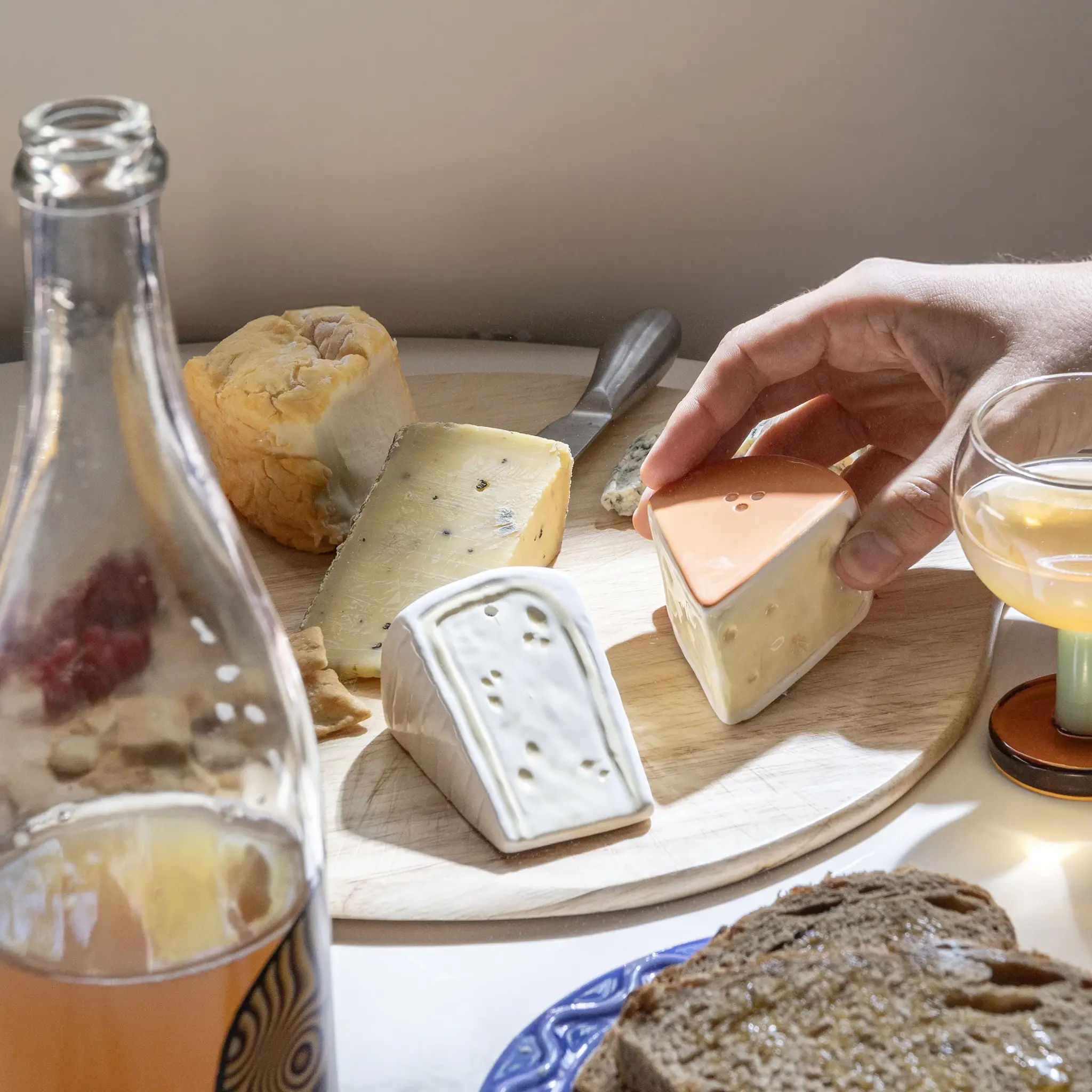 &klevering Salière et poivrière Cheese 2. Cheesy fun ! Ce set sel et poivre est pour les vrais amateurs de fromage. Les f...