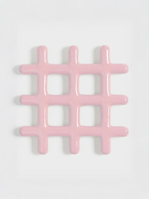 Dessous-de-plat Grid. Protégez votre table avec style grâce à ce dessous-de-plat en céramique. Le design géométrique et l...