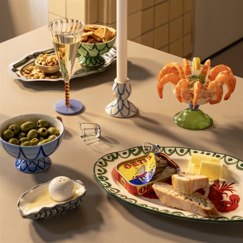 &klevering Platter Sirène Shrimp 3. This unique hand-painted platter is a true eye-catcher on your table. The colorful de...