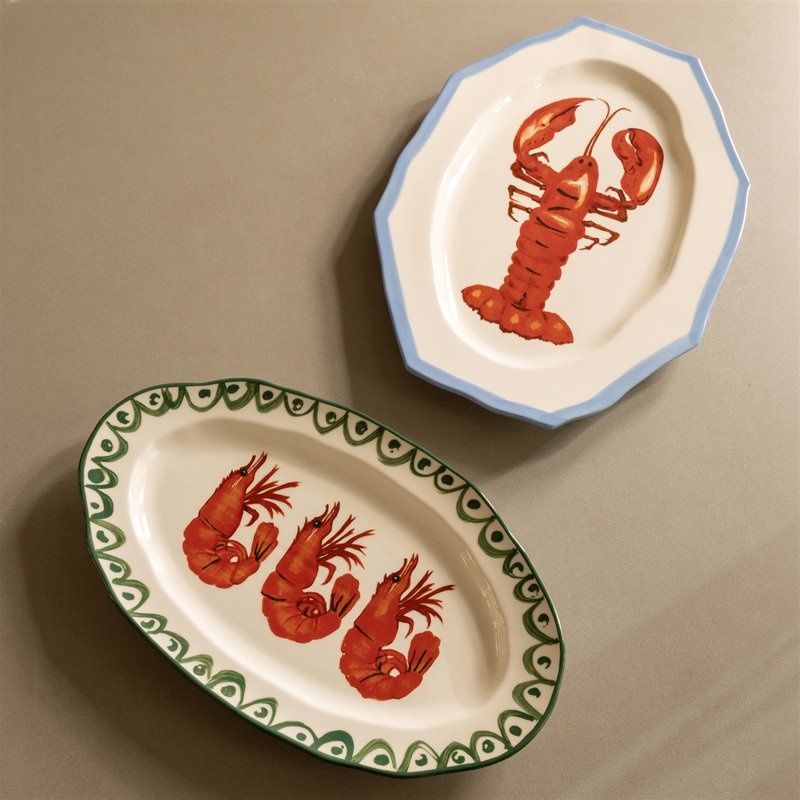 &klevering Platter Sirène Shrimp 4. This unique hand-painted platter is a true eye-catcher on your table. The colorful de...