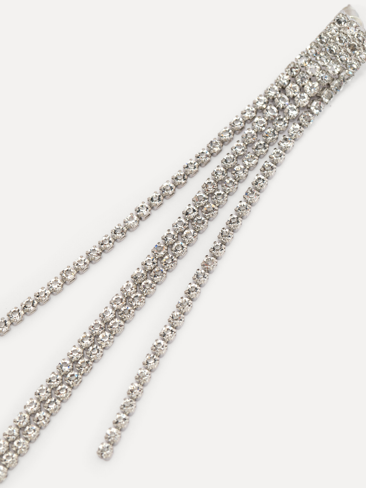 Les Soeurs Boucles d'oreille Mona 3. Brillez de mille feux. Boucles d’oreilles longues en strass qui subliment instantané...