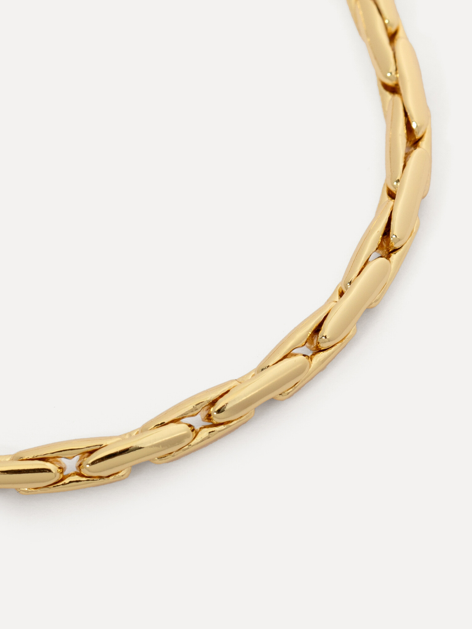 Les Soeurs Bracelet Mara Linked snake 3. Timeless elegance. Ce bracelet chaîne doré est un classique à porter au quotidie...