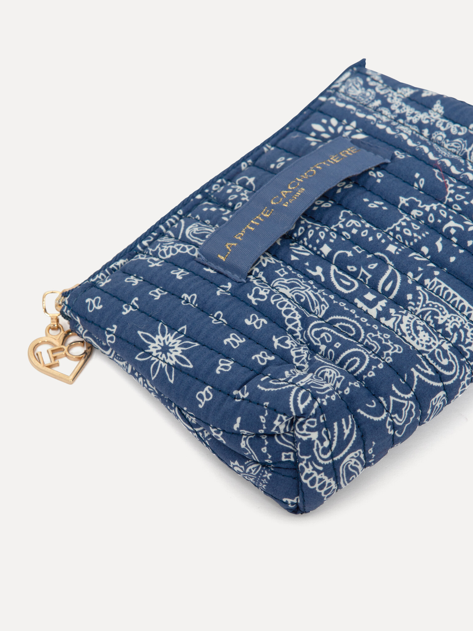 Le Marais Paisley Pouch Iza 2. Pocket-size paisley. This compact pouch keeps everything stylishly organized. From your fa...