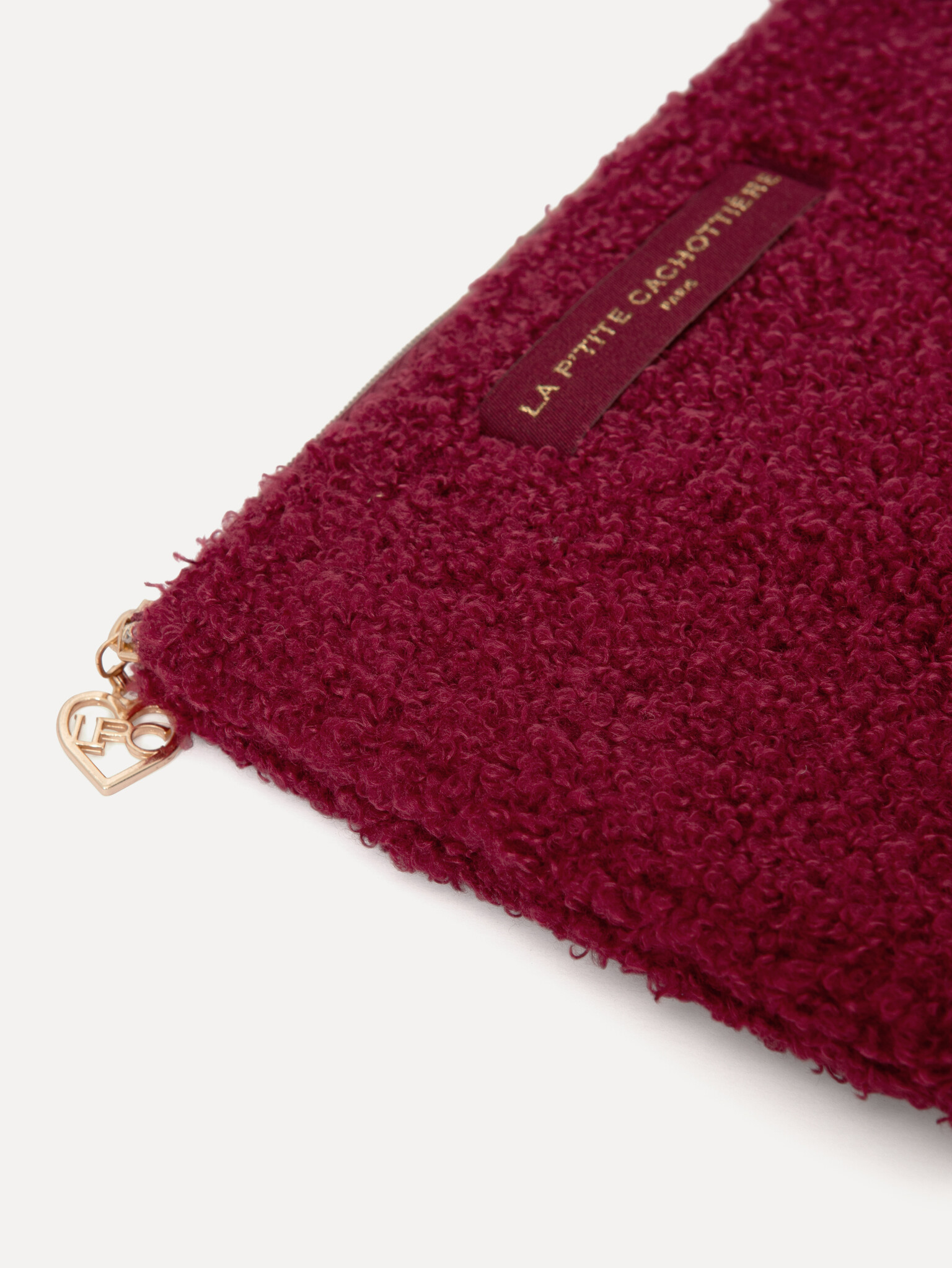 Le Marais Teddy Toiletry bag Iza 2. This medium teddy toiletry bag feels soft and luxurious. Compact yet roomy enough for...