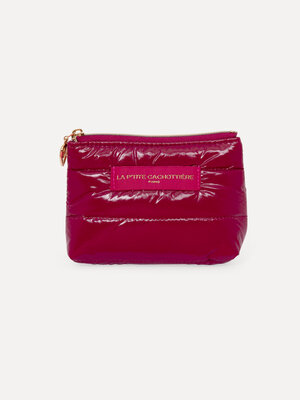 Iza Pouch. Petit format, grand effet. Cette mini trousse brillante apporte une touche de luxe à votre routine. Compacte m...