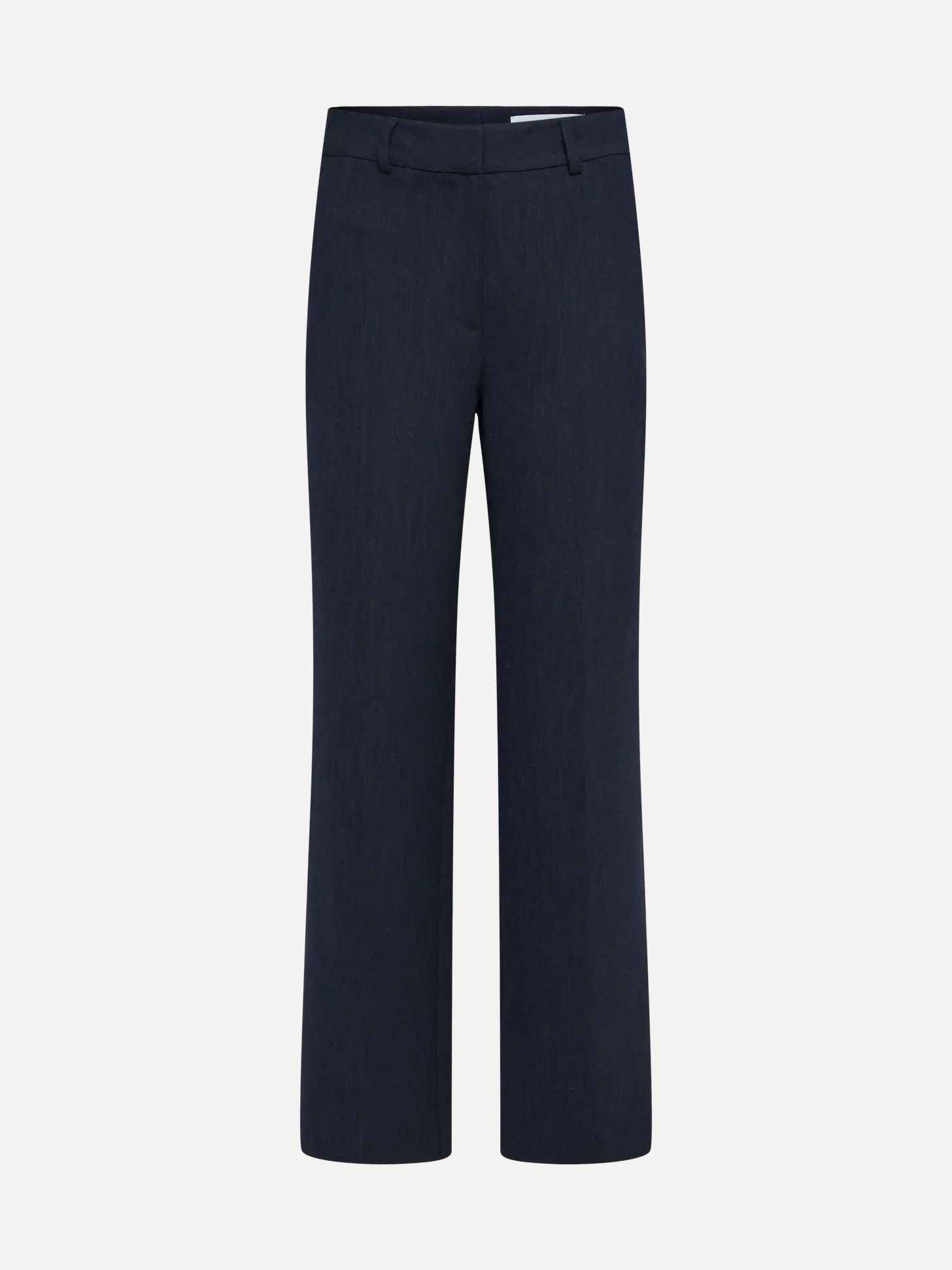 Selected wijde broek Rita 2. Meet your new wardrobe classic. Deze donkerblauwe pantalon met wijde pijpen verlengt je silh...