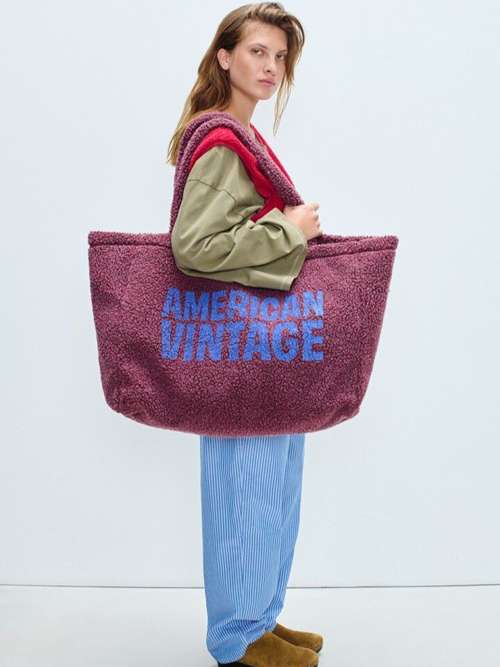 American Vintage Sac Hoktown 2. The ultimate soft shopper. Ce sac bordeaux allie un matériau doux et agréable à un grand ...