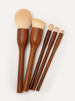 Make-up borstels. Breng je make-uplook naar een hoger niveau met deze set van synthetische make-upborstels. De poeder- en...