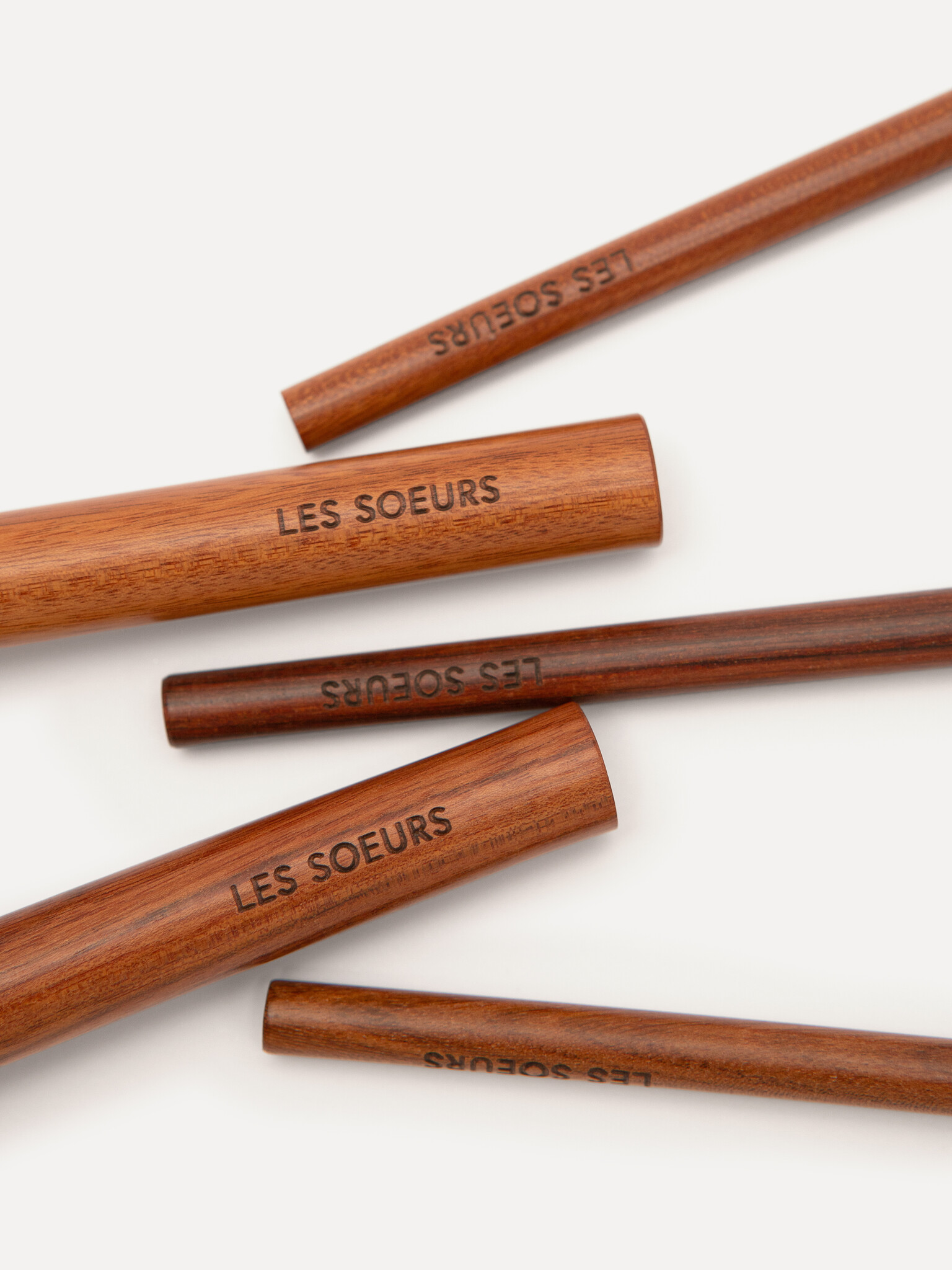 Les Soeurs Set van 5 make-up borstels 2. Breng je make-uplook naar een hoger niveau met deze set van synthetische make-up...
