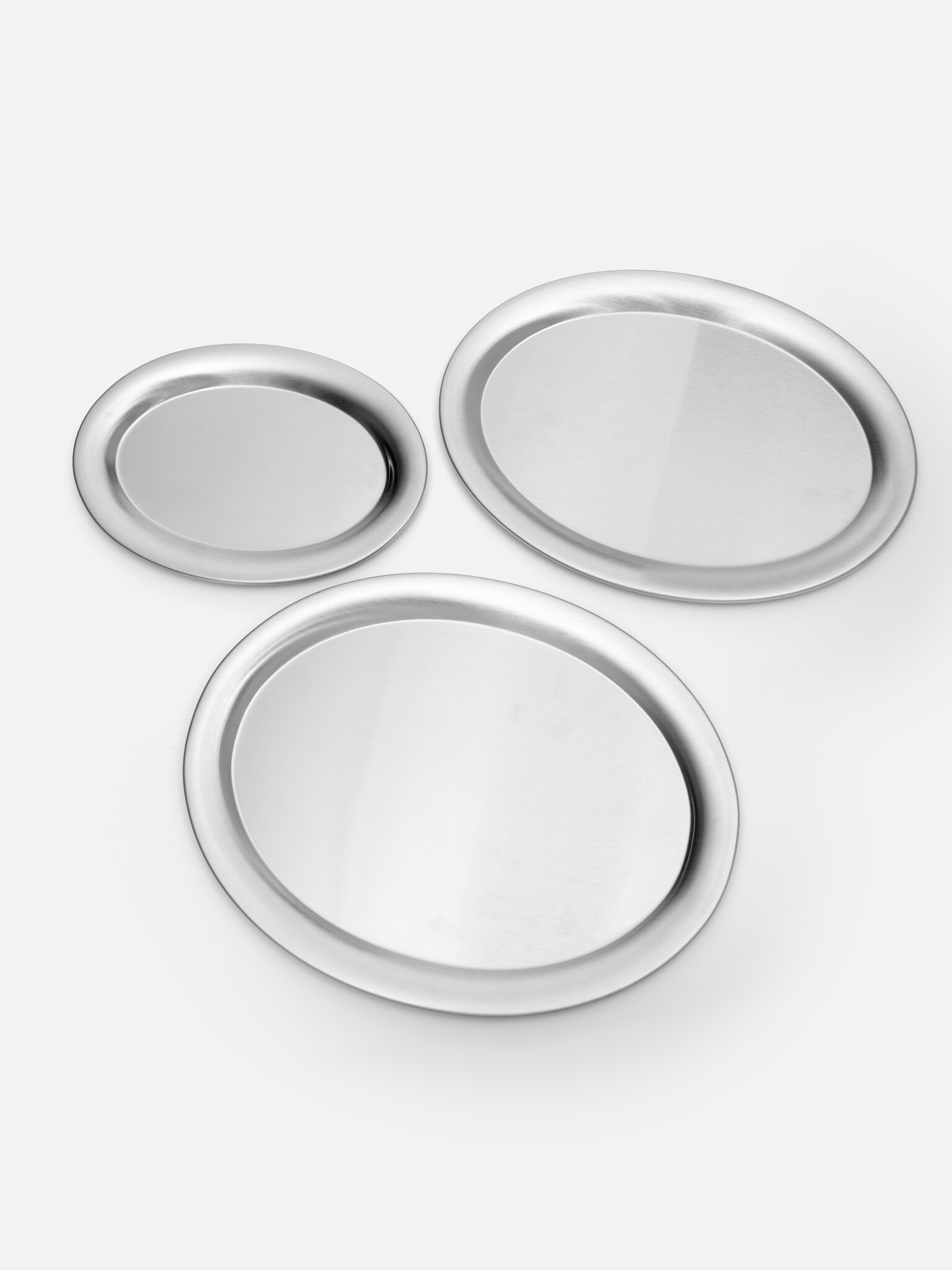 Les Soeurs Set of 3 stainless steel serving dishes 4. Set of 3 stainless steel serving dishes, perfect for desserts, snac...