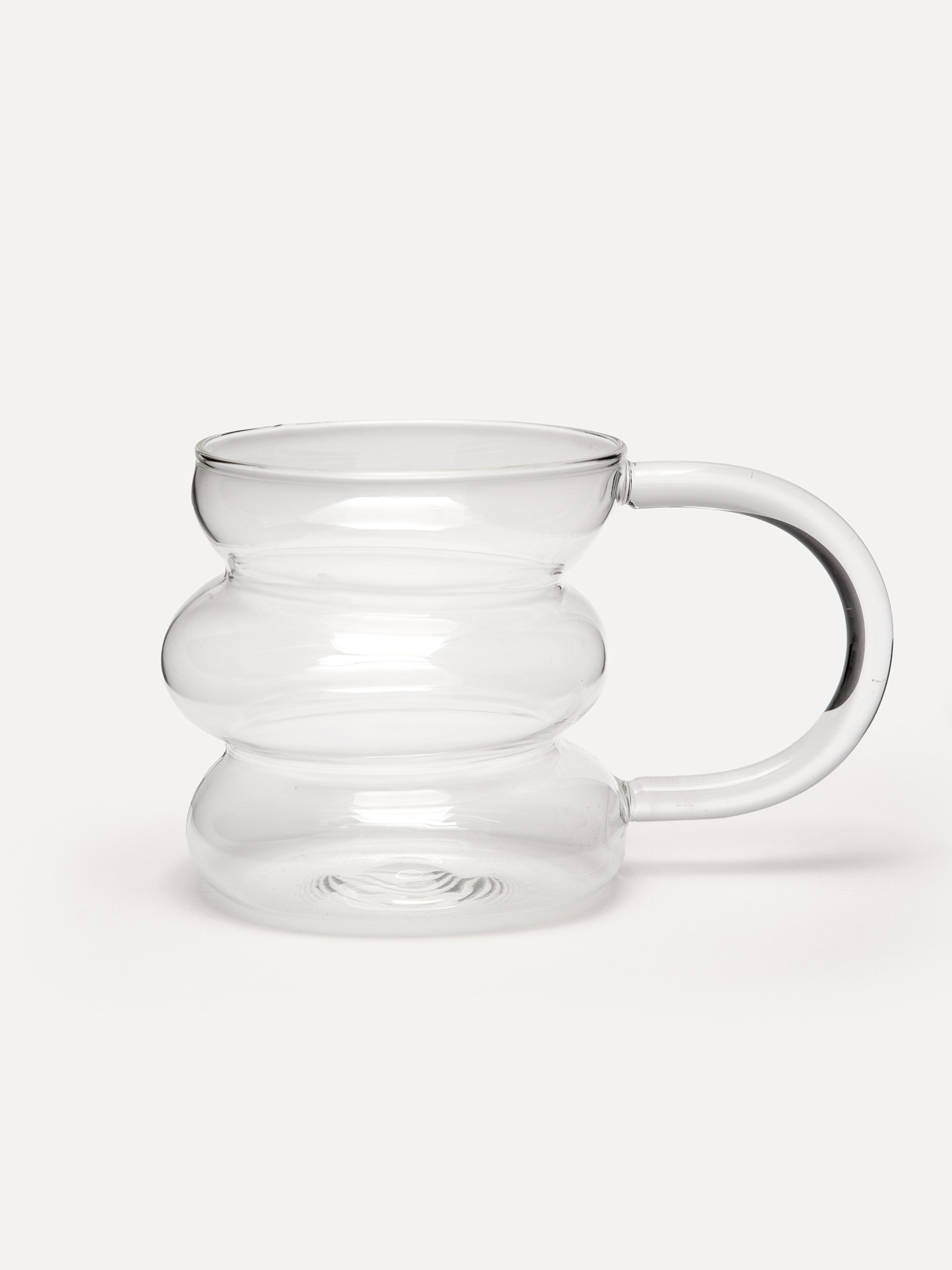 Les Soeurs Mug Bubble 1. Enjoying your favorite hot drinks is easy with this glass Bubble mug. The playful shape adds an ...