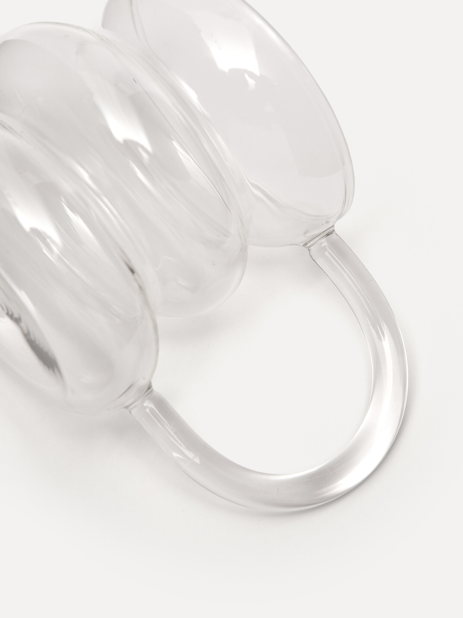 Les Soeurs Mug Bubble 2. Enjoying your favorite hot drinks is easy with this glass Bubble mug. The playful shape adds an ...