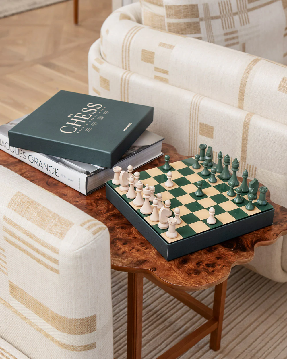 Printworks Chess game Classic 2. This dark green chess set combines timeless strategy with endless gameplay. The meticulo...