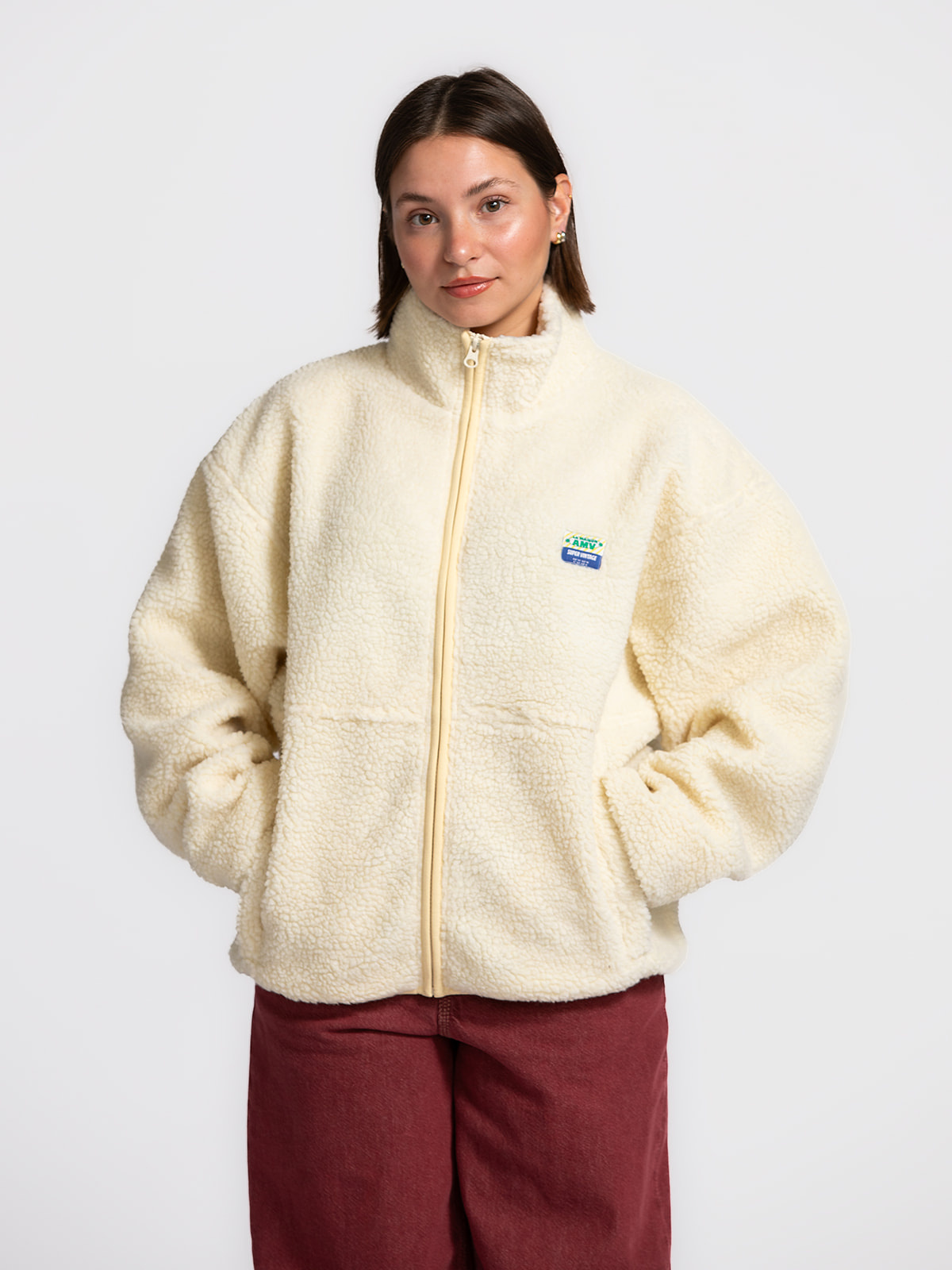 American Vintage Vest Hoktown 1. Adoptez le confort ultime de ce cardigan en bouclé doux, parfait pour les jours plus fra...