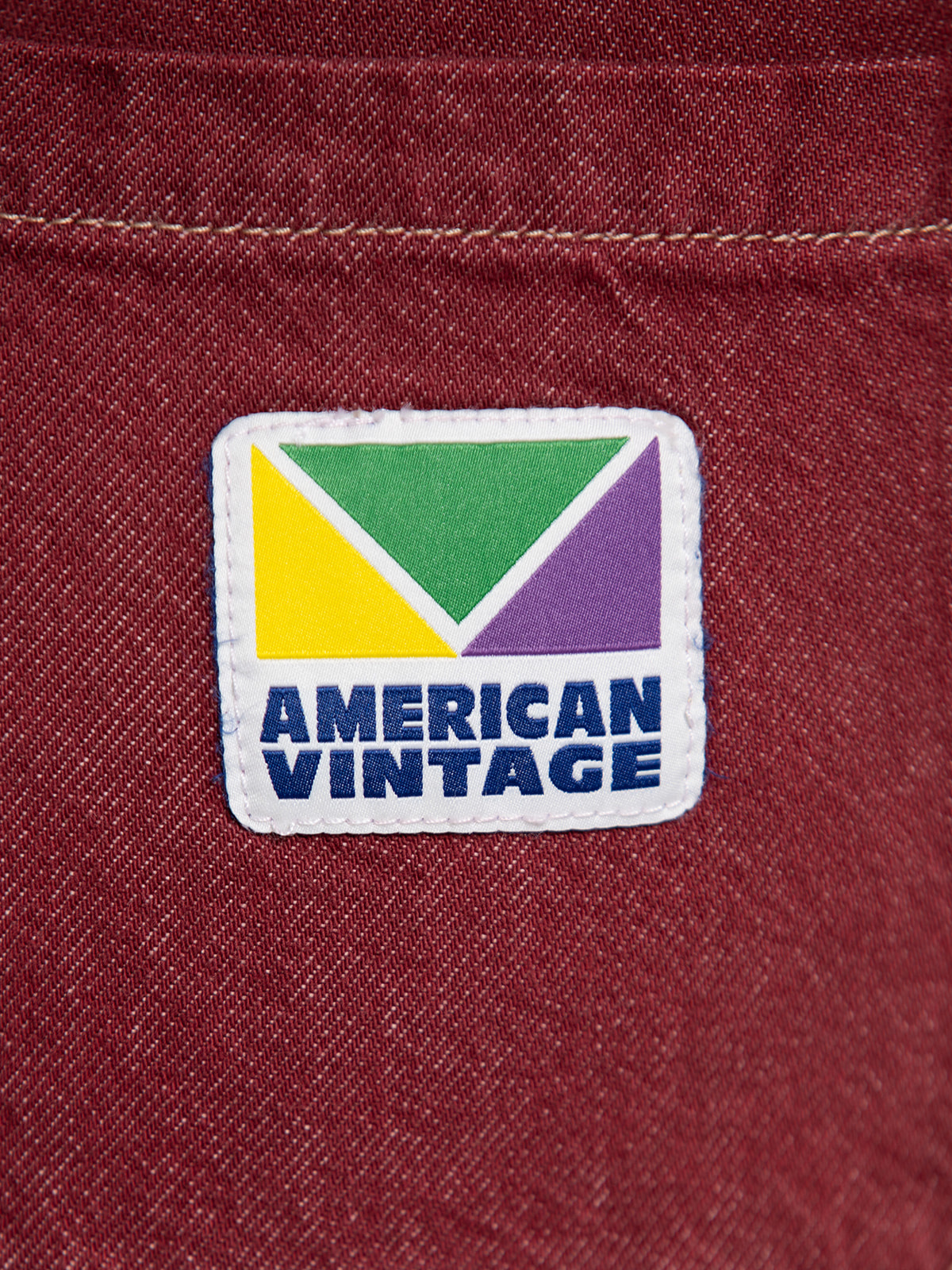 American Vintage Jean ballon Ymobay 6. Bordeaux stylé. Ce jean balloon bordeaux apporte une touche ludique à votre tenue....