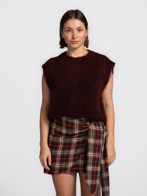 Débardeur Zoey. Ce spencer sans manches bordeaux est doux et confortable, avec une coupe moderne et élégante. Portez-le s...
